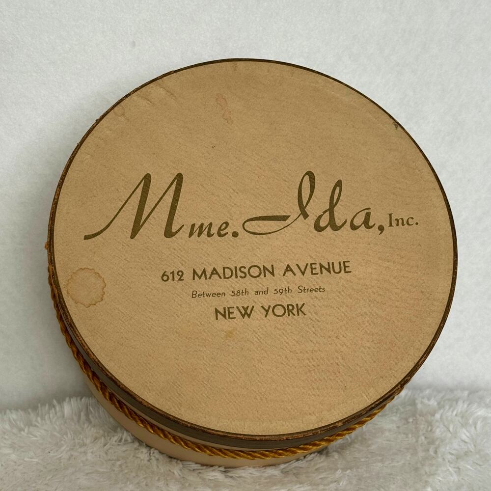 Mme. Ida 1950s 1960s Madison Avenue NYC Vintage Hat Box 9.75”